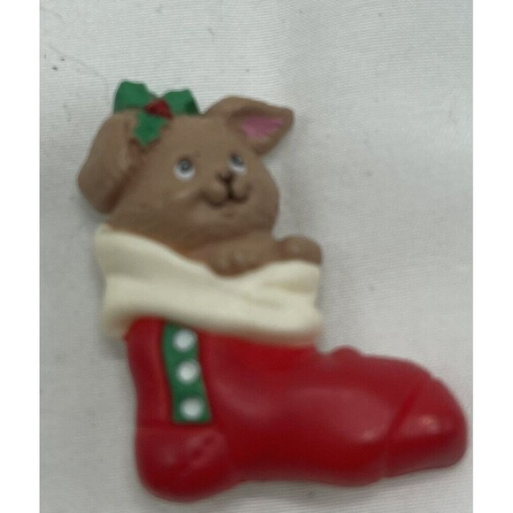Russ PIN Christmas Vintage PUPPY DOG in STOCKING Tan Holly Holiday Brooch 1 1/2” - Picture 3 of 4